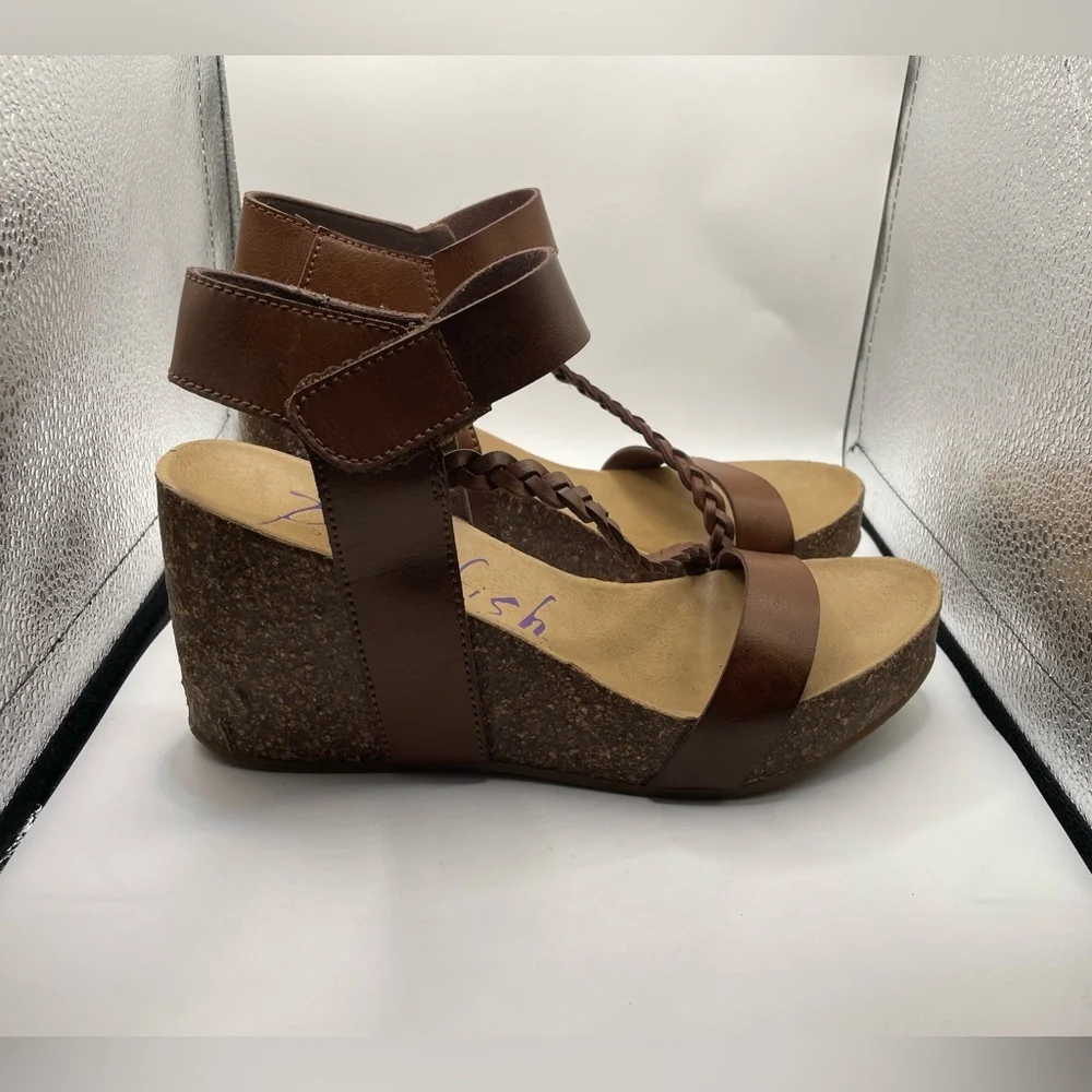 Blowfish women’s Brown Braided platform Sandals size 10